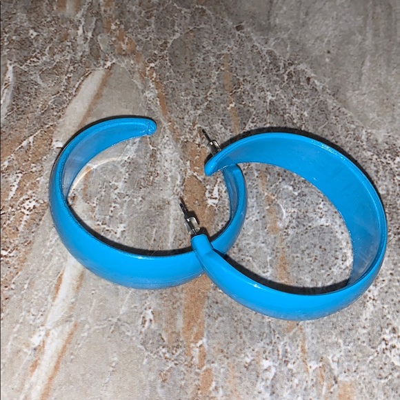 Bundle of 7 Earrings and a Bracelet - Picture 4 of 16